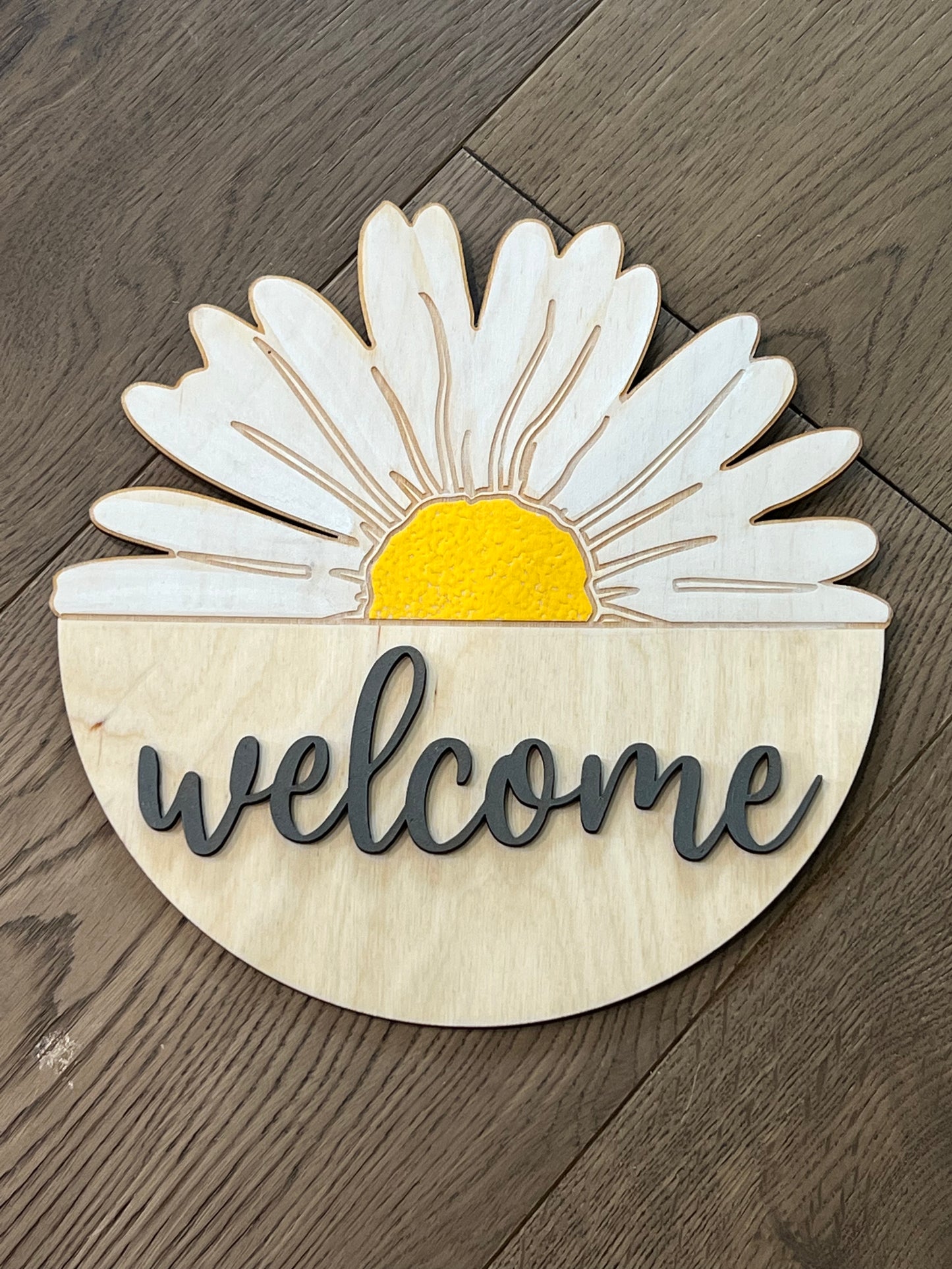 Welcome Daisy Sign